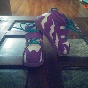Toddler girls size 8 Nike Turf shoes